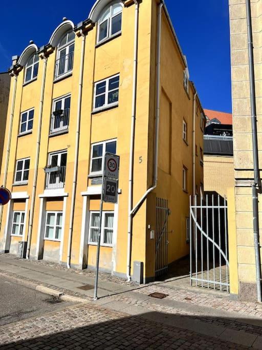 Apartment In The Heart Of Aalborg Esterno foto